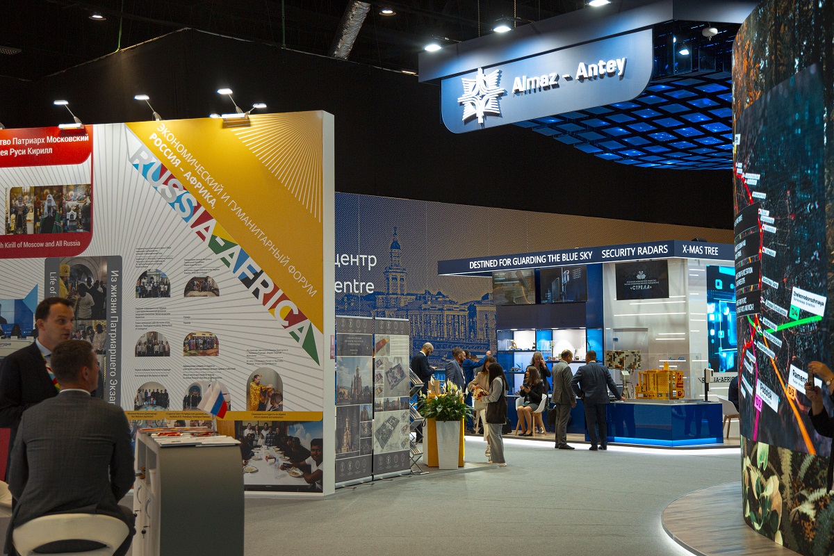 «Алмаз – Антей» представил на форуме Россия-Африка новый гражданский тягач, продукцию военного и гражданского назначения